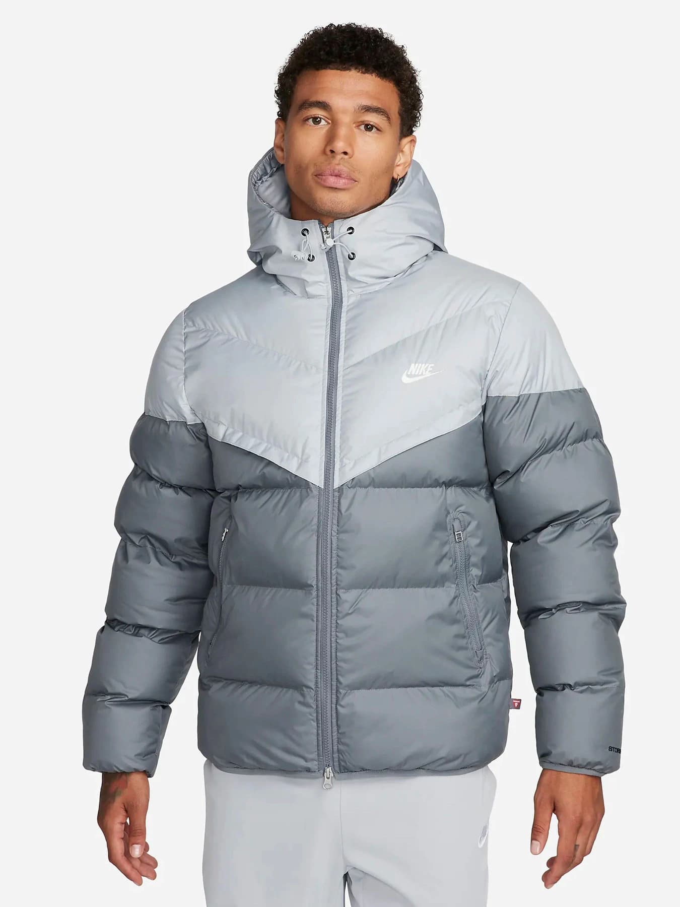 Куртки и дубленки NIKE модель FB8185-077