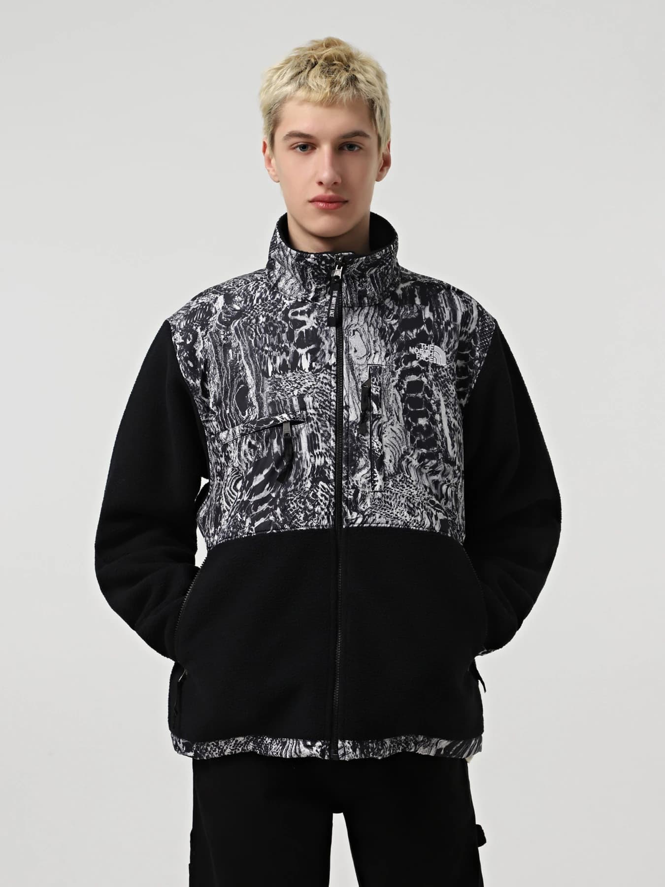 Худи и свитшоты The North Face модель NF0A88XH8RC1